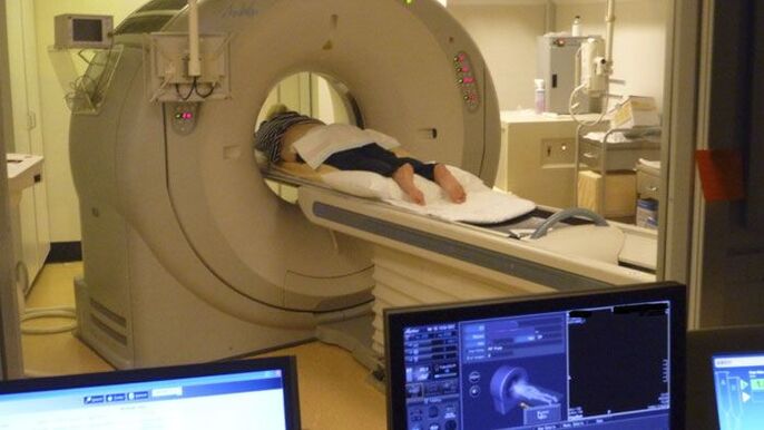Mugurkaula MRI, lai diagnosticētu muguras sāpes